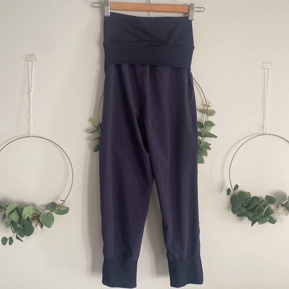 Lululemon pant dark blue size 2 cuffed 21” inseam - Picture 3 of 14